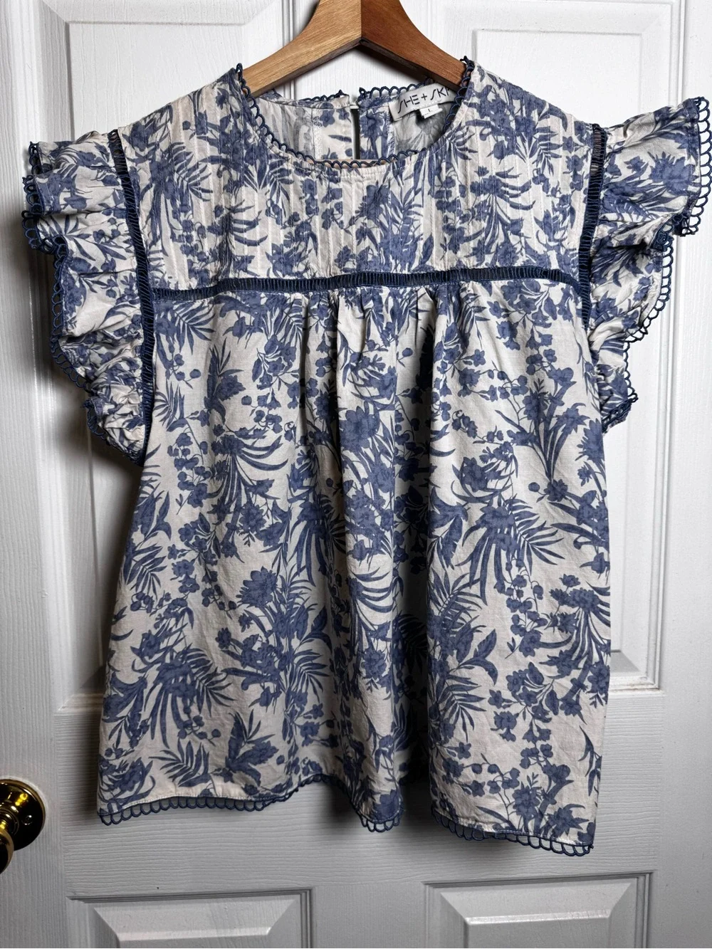 She + Sky Blue Floral Flutter Sleeve Top Size Large Cotton Silk Cottagecore